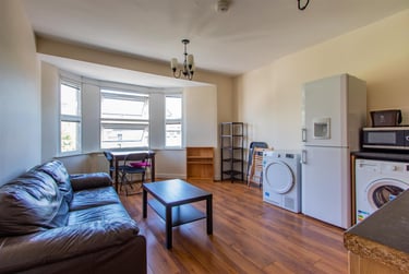 3 bed house, Richmond Crescent, City Centre, Cardiff, CF243AH - Image 1